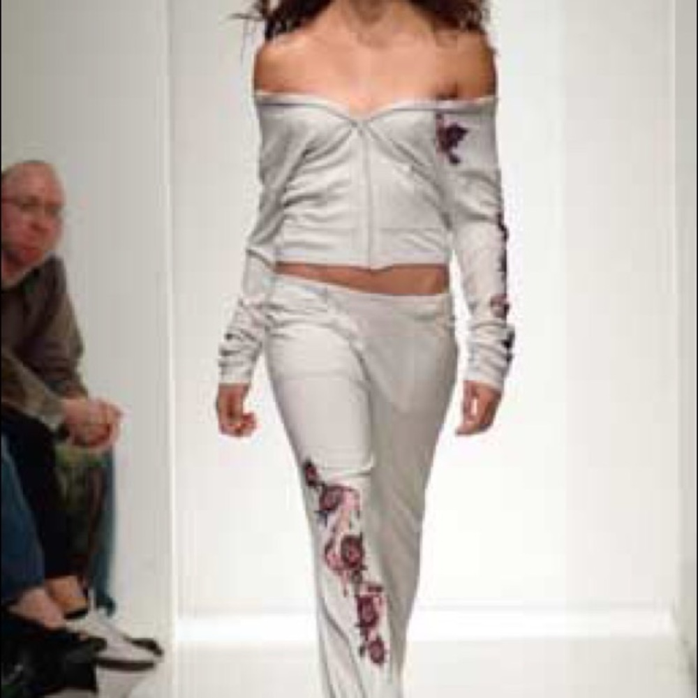 ISO 2bfree white cream bird flower hoodie aso Jessica Simpson